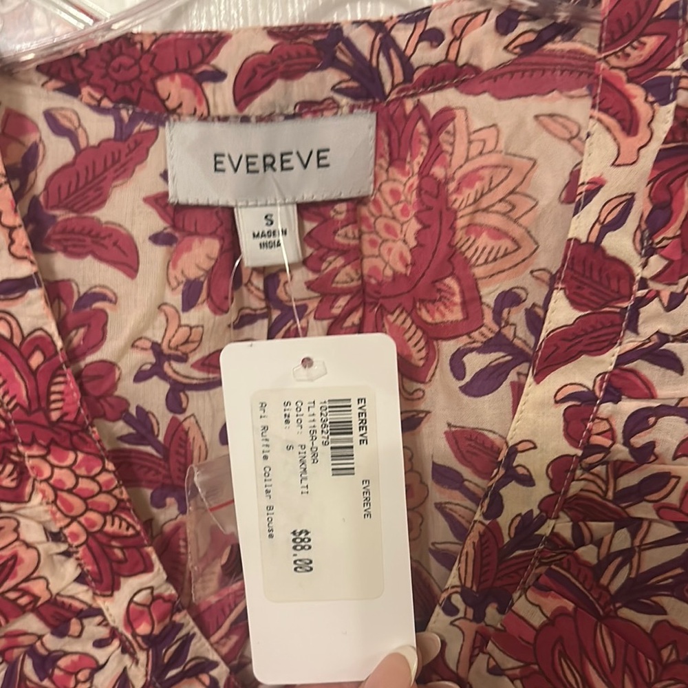 Evereve NWT Ari Ruffle Collar V neck Blouse - Picture 3 of 15